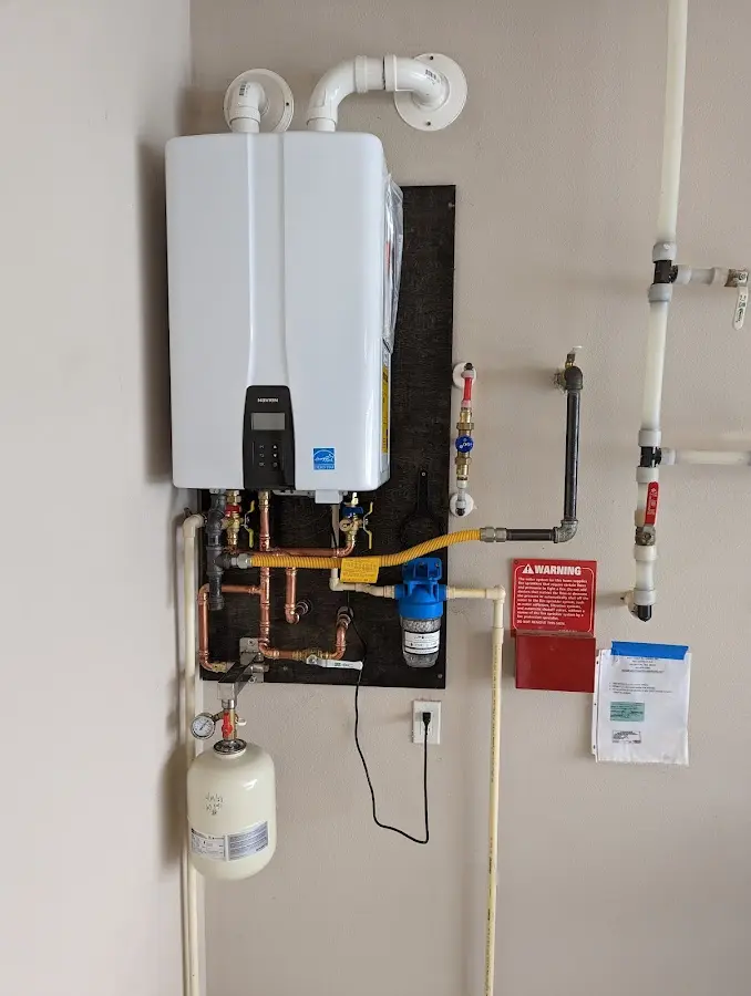 Professional plumber installing copper piping in a Parma home